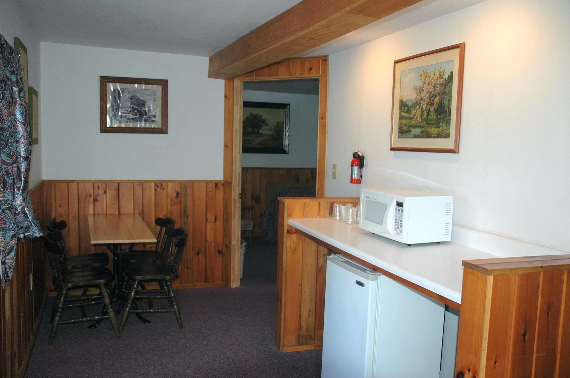 Luzerne Court Motel Lake Luzerne Екстер'єр фото