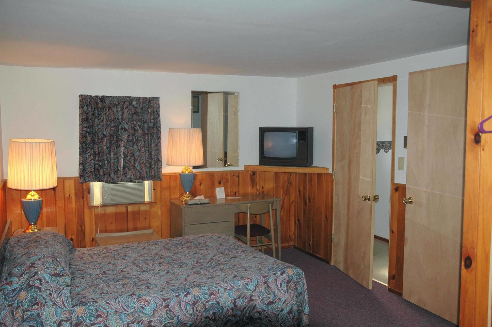 Luzerne Court Motel Lake Luzerne Екстер'єр фото