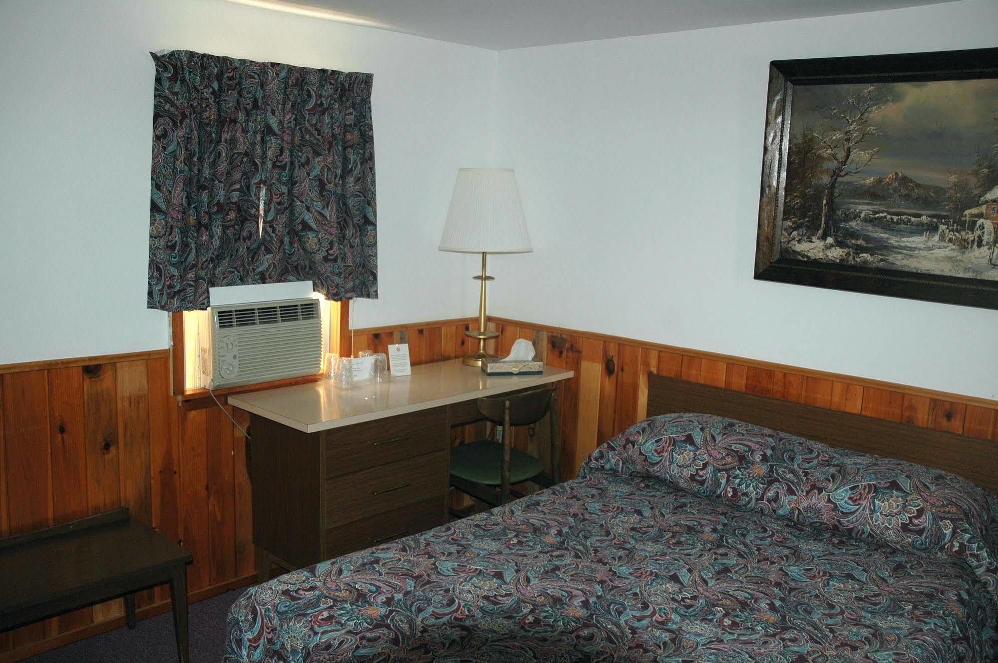 Luzerne Court Motel Lake Luzerne Екстер'єр фото